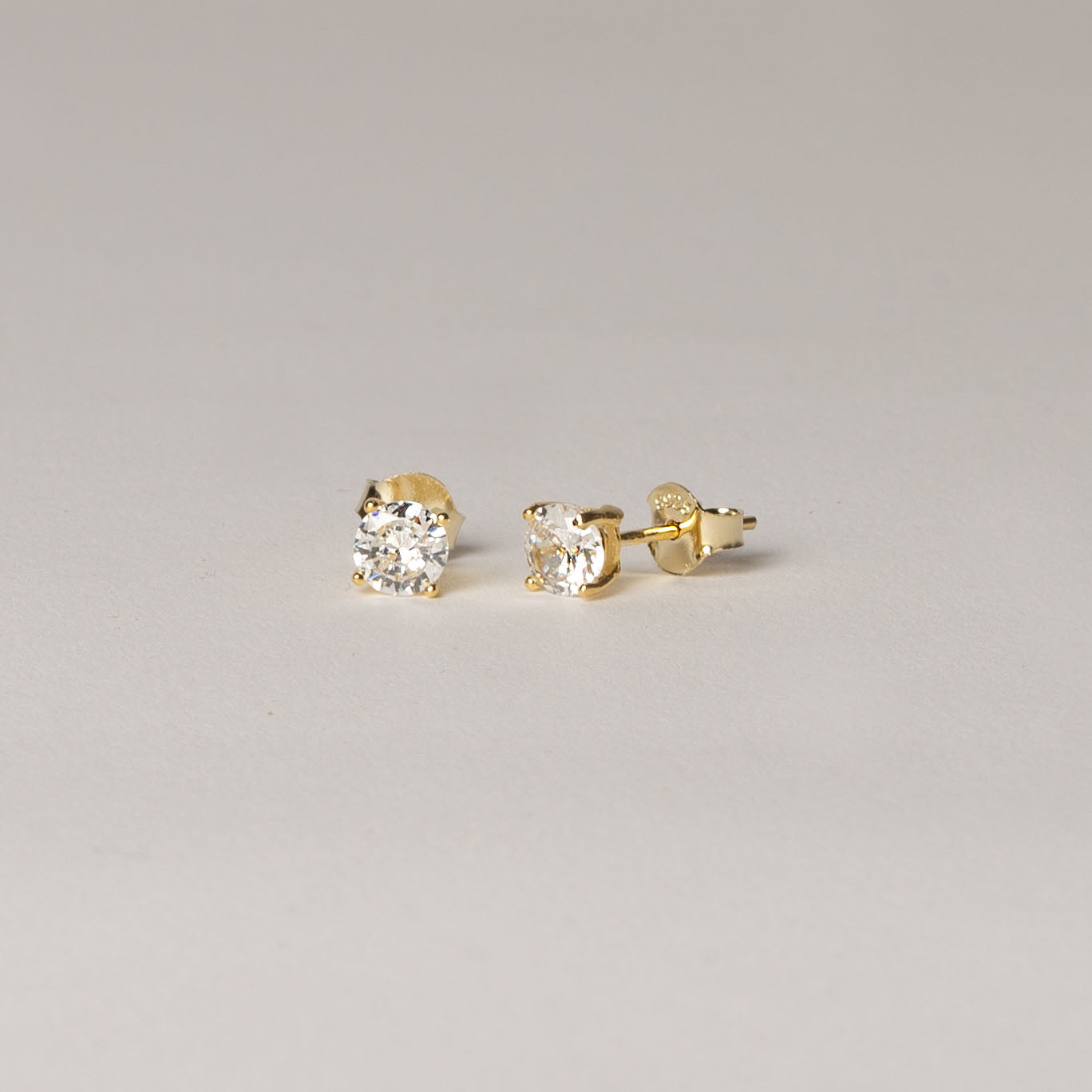 Round Cubic Zirconia Solitaire Stud