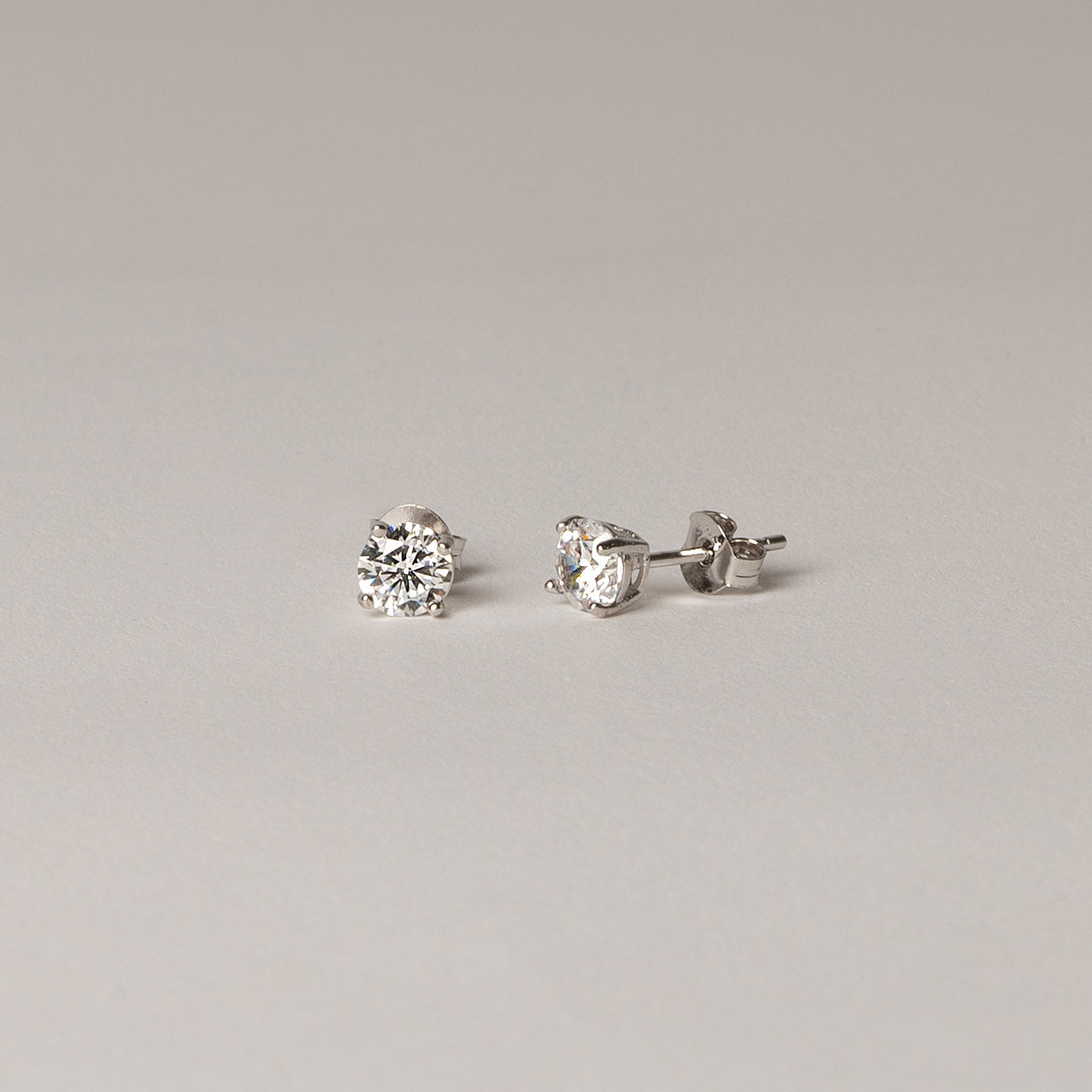 Round Cubic Zirconia Solitaire Stud